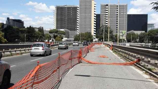 Cristoforo Colombo: riapre il ponte sul laghetto direzione Roma